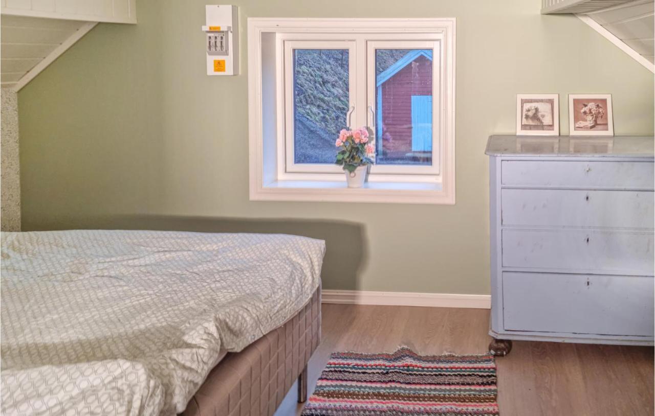 Amazing Home In Hidrasund With Wifi Eide  Ruang foto