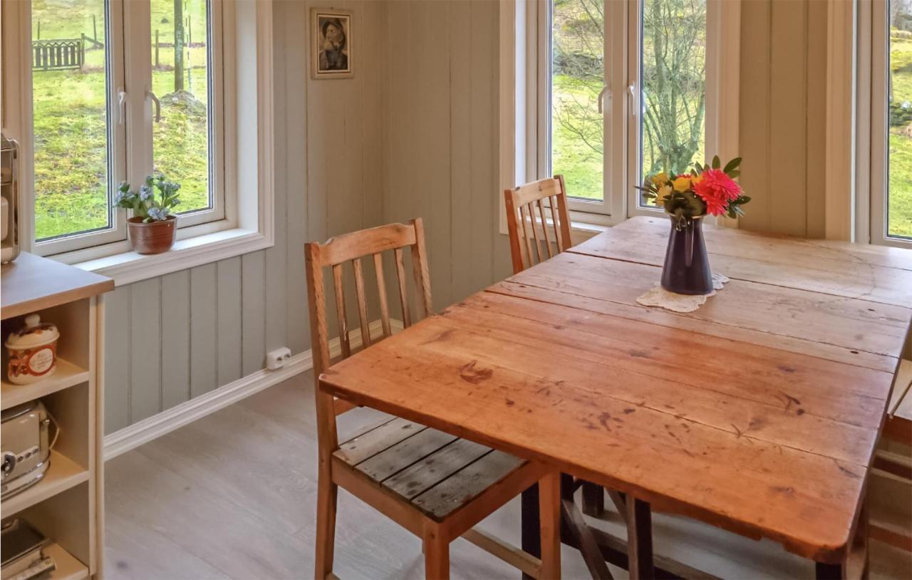 Amazing Home In Hidrasund With Wifi Eide  Ruang foto