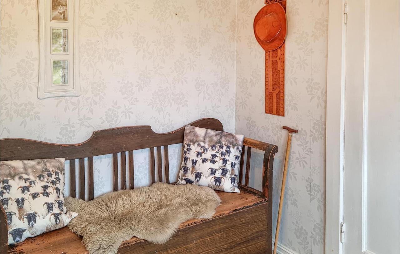 Amazing Home In Hidrasund With Wifi Eide  Ruang foto